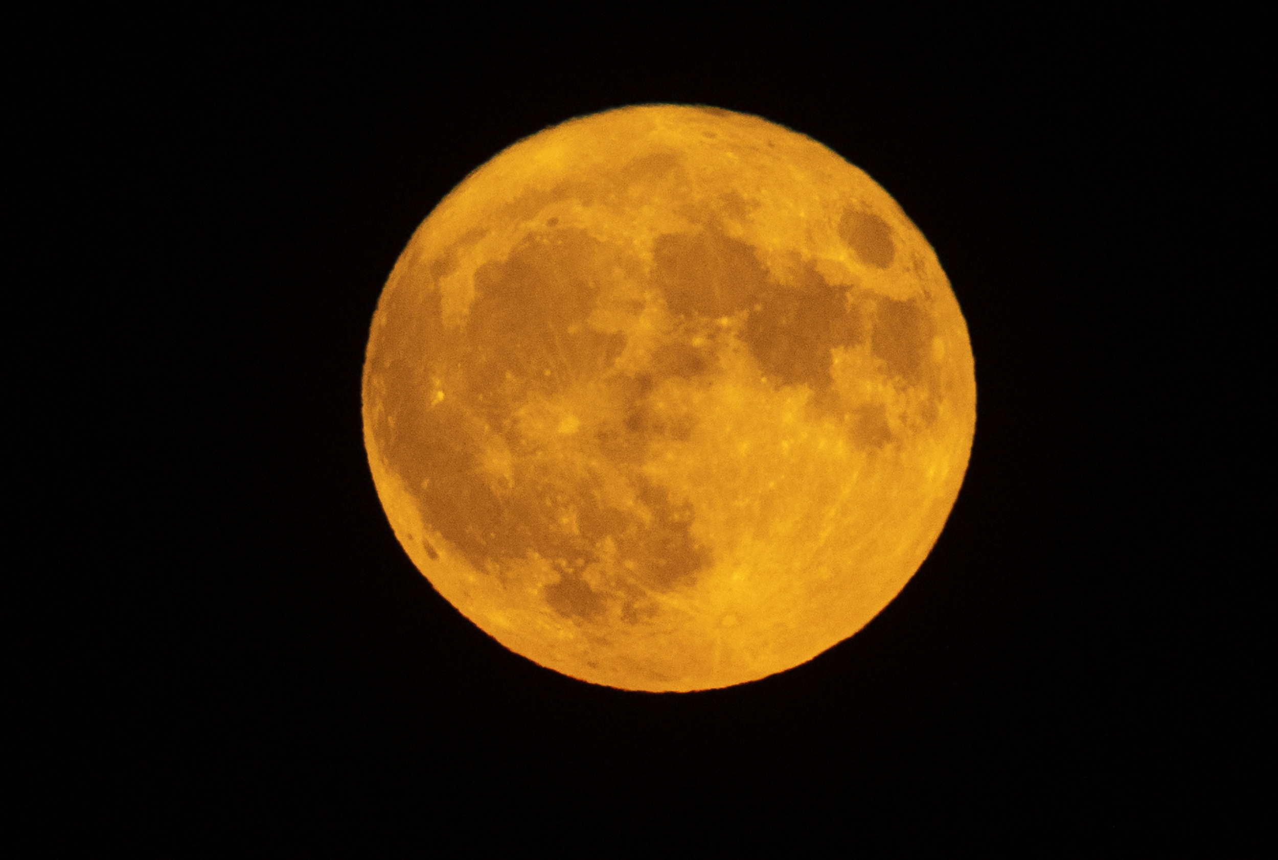 Las mejores imágenes que dejó la “superluna” del martes 1 de agosto