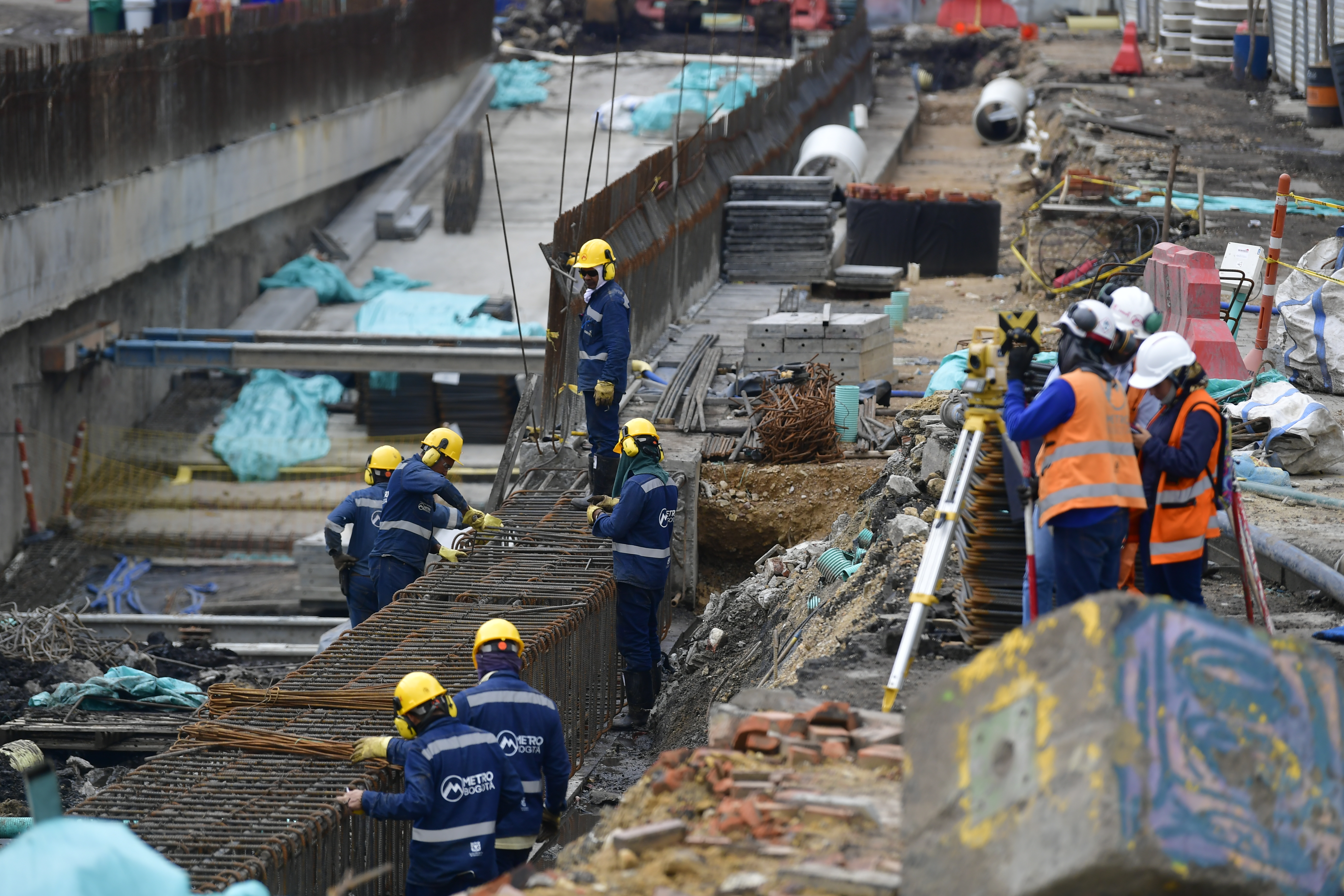 La desconocida red de subcontratistas que construye el metro y dice que no le paga