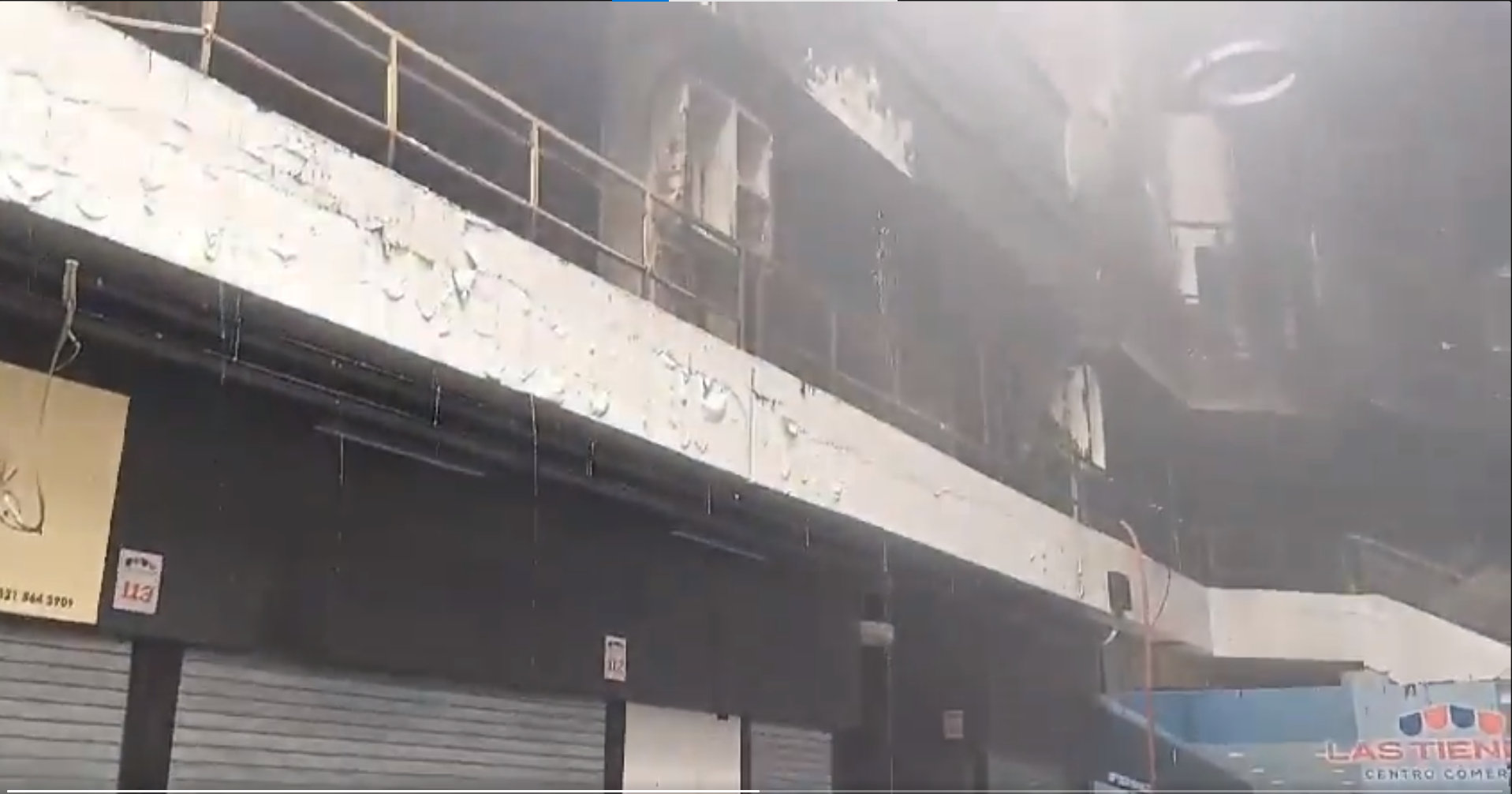 Incendio en Cali: se perdió todo el segundo piso del centro comercial Las Tiendas