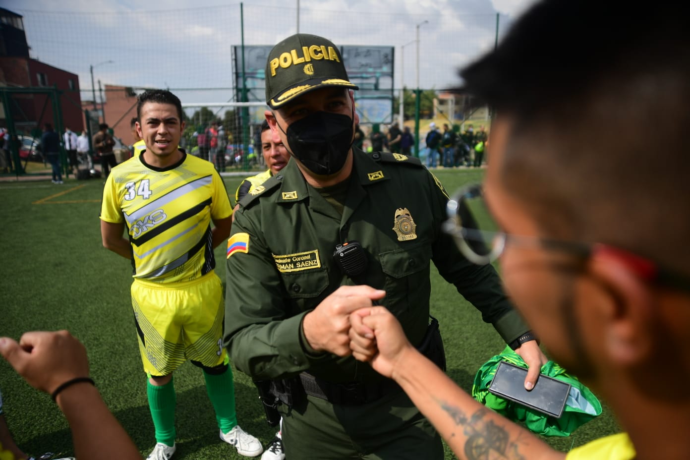 Se organizó un partido de fútbol contra la Policía Nacional, con el fin de que en esta jornada "la sangre de los jóvenes no quedara en el asfalto", afirmó una de las organizadoras del evento.