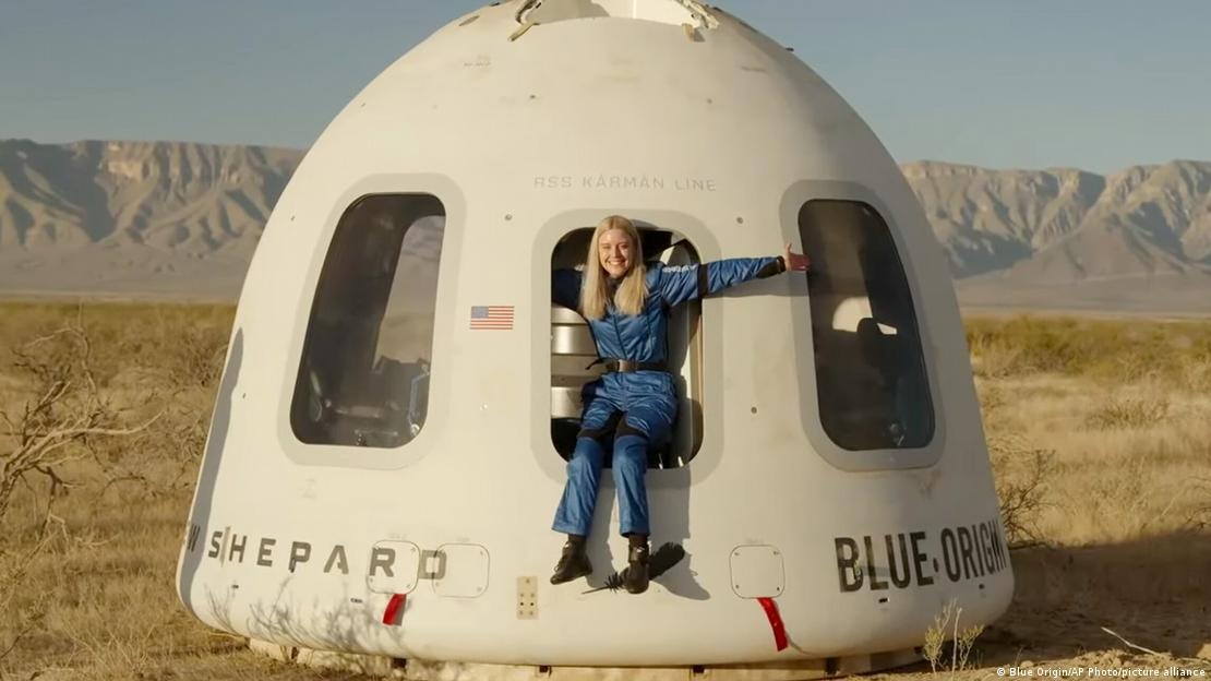 Por primera vez, una astronauta en silla de ruedas realiza un viaje al espacio exterior