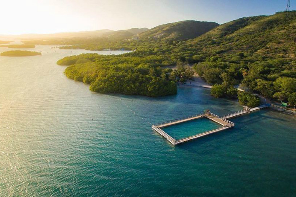 La piscina natural más grande del caribe está en Playa Rosada (Puerto Rico)