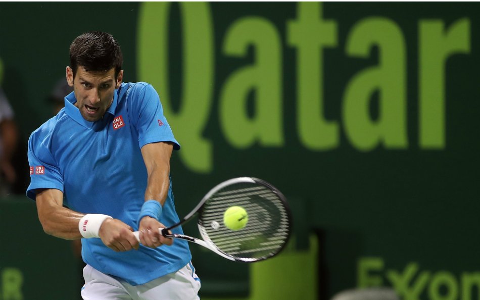 Djokovic inició el año con una apretada victoria en el abierto de Doha