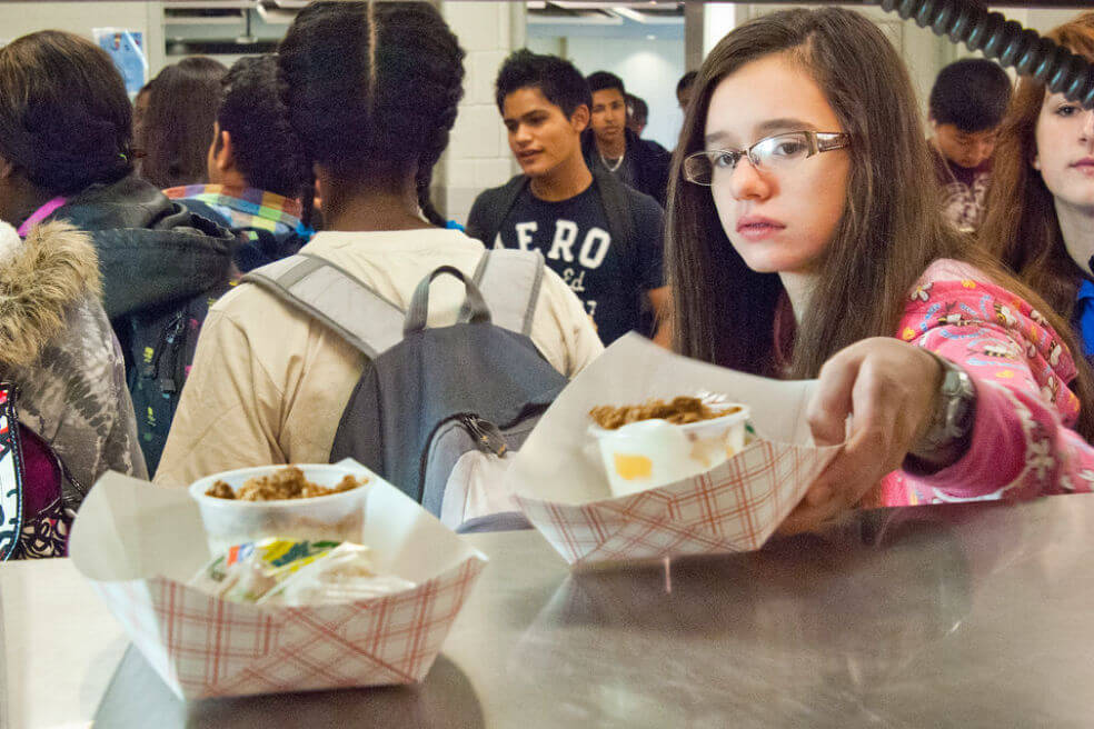 Colegios e industria, rajados en alimentación escolar