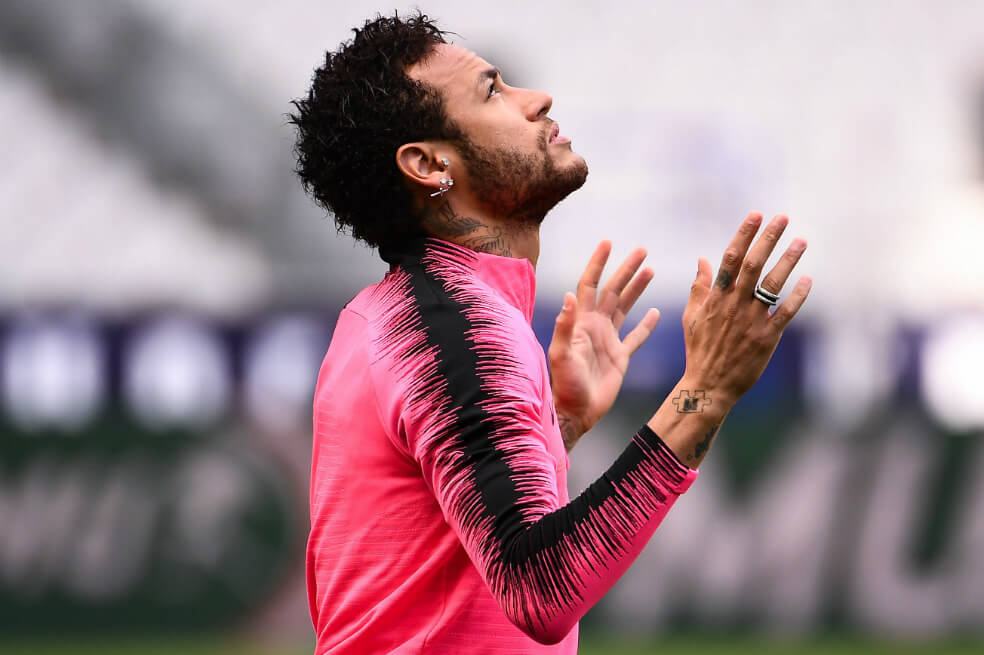 Uefa sanciona a Neymar por criticar a los árbitros en redes sociales