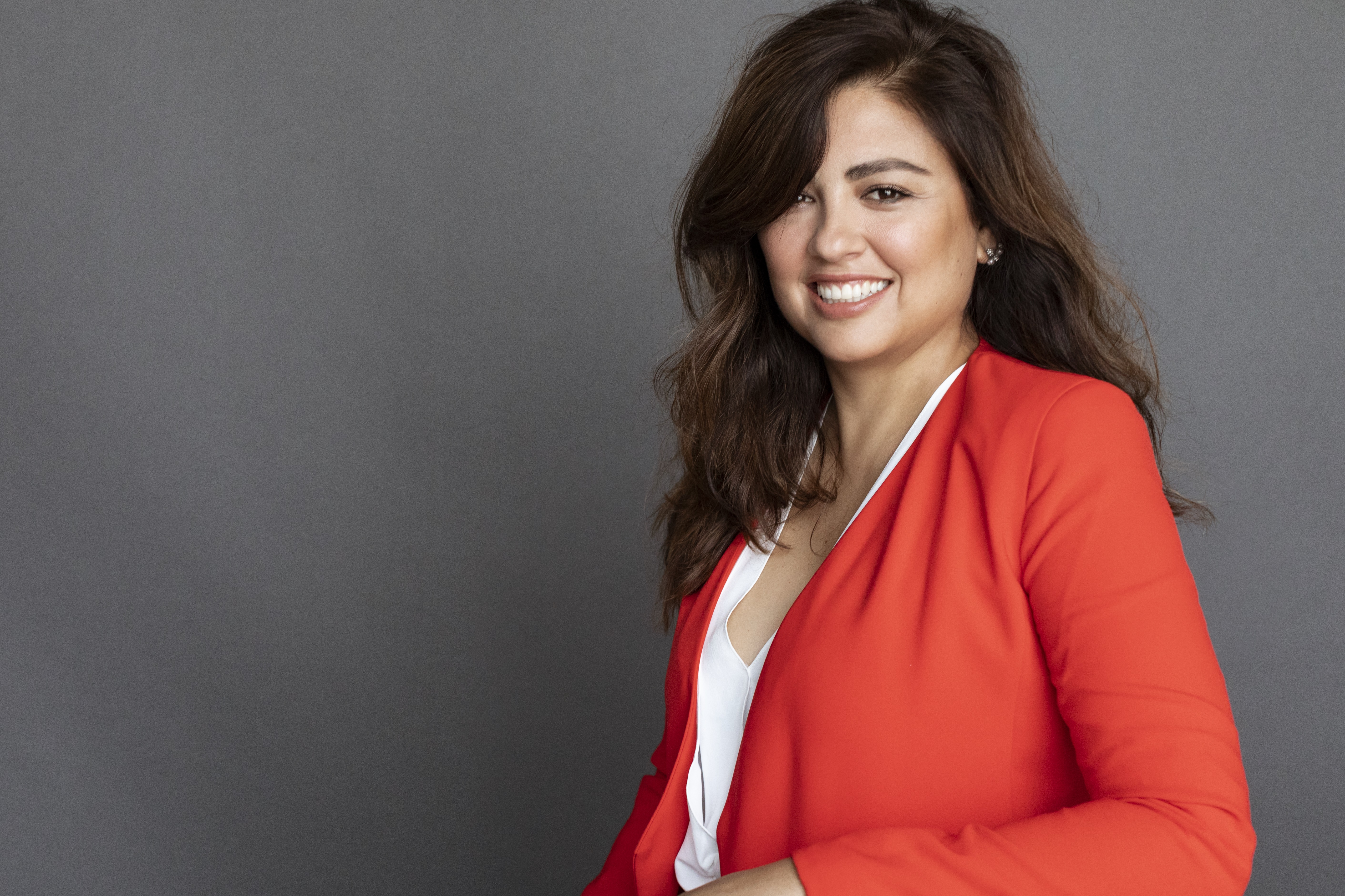 Lina Cáceres, manager de los principales YouTubers colombianos.