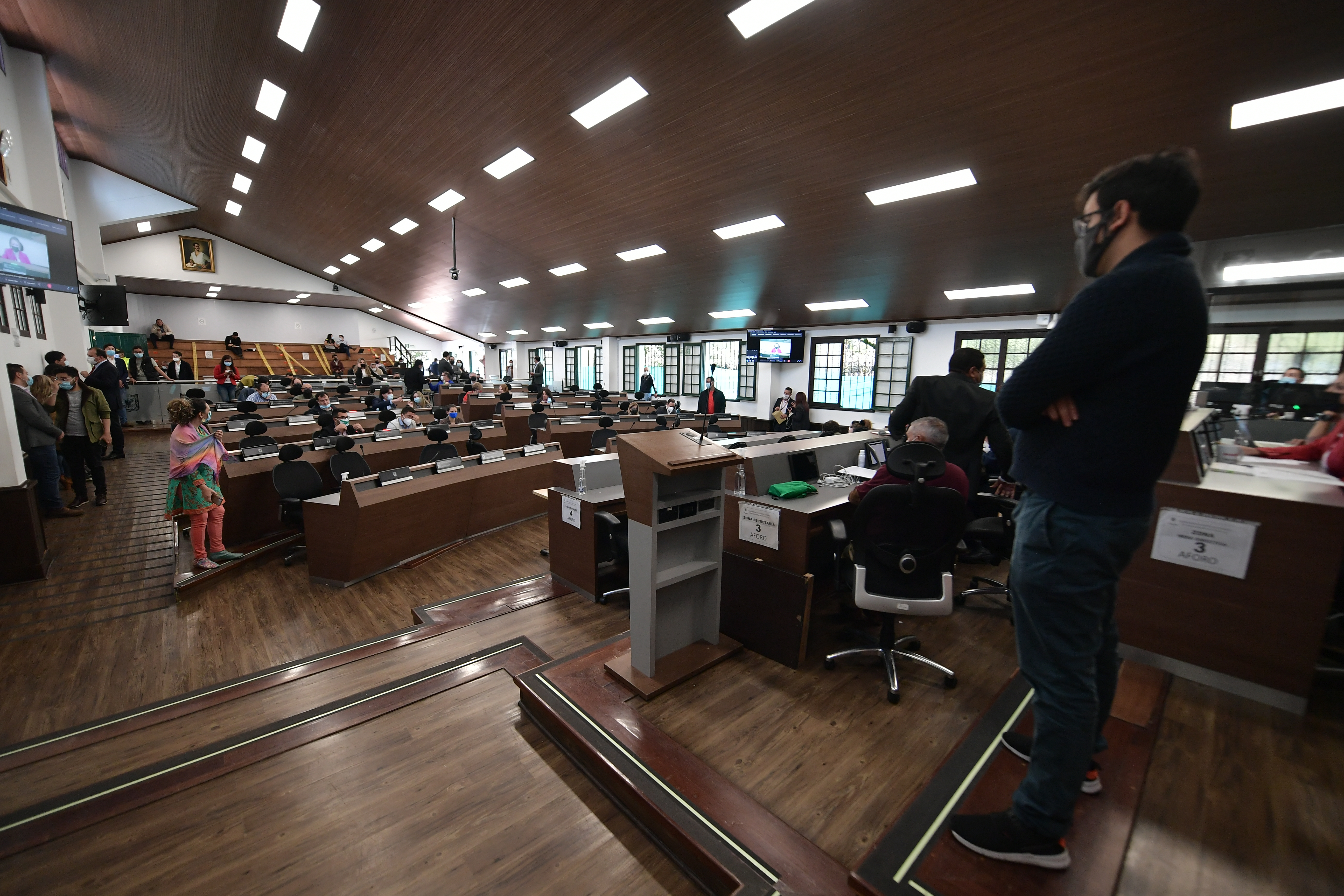 Denuncian sobrecostos e irregularidades en contrataciones de Alcaldías Locales de Bogotá