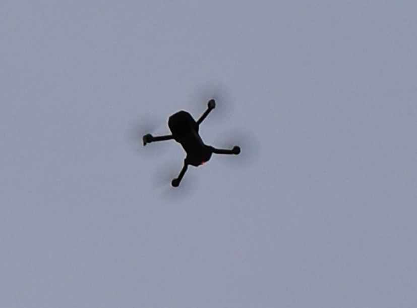 El sábado 25 también el doctor Humberto de la Calle alertó por Twitter que un dron lo acechaba en su ventana. ¿Qué está pasando en este país? ¿Para dónde vamos? ¿Regresamos al horror? ¿Quién manda aquí?