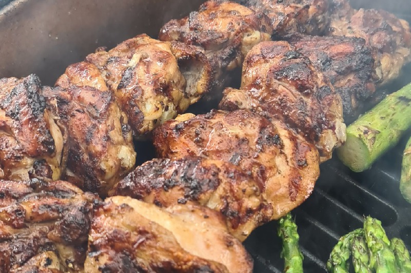 Receta para preparar contramuslos a la parrilla con marinada de cerveza