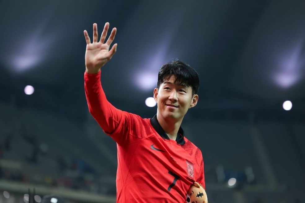 Son entró a la lista de Corea del Sur pese a la lesión en su rostro