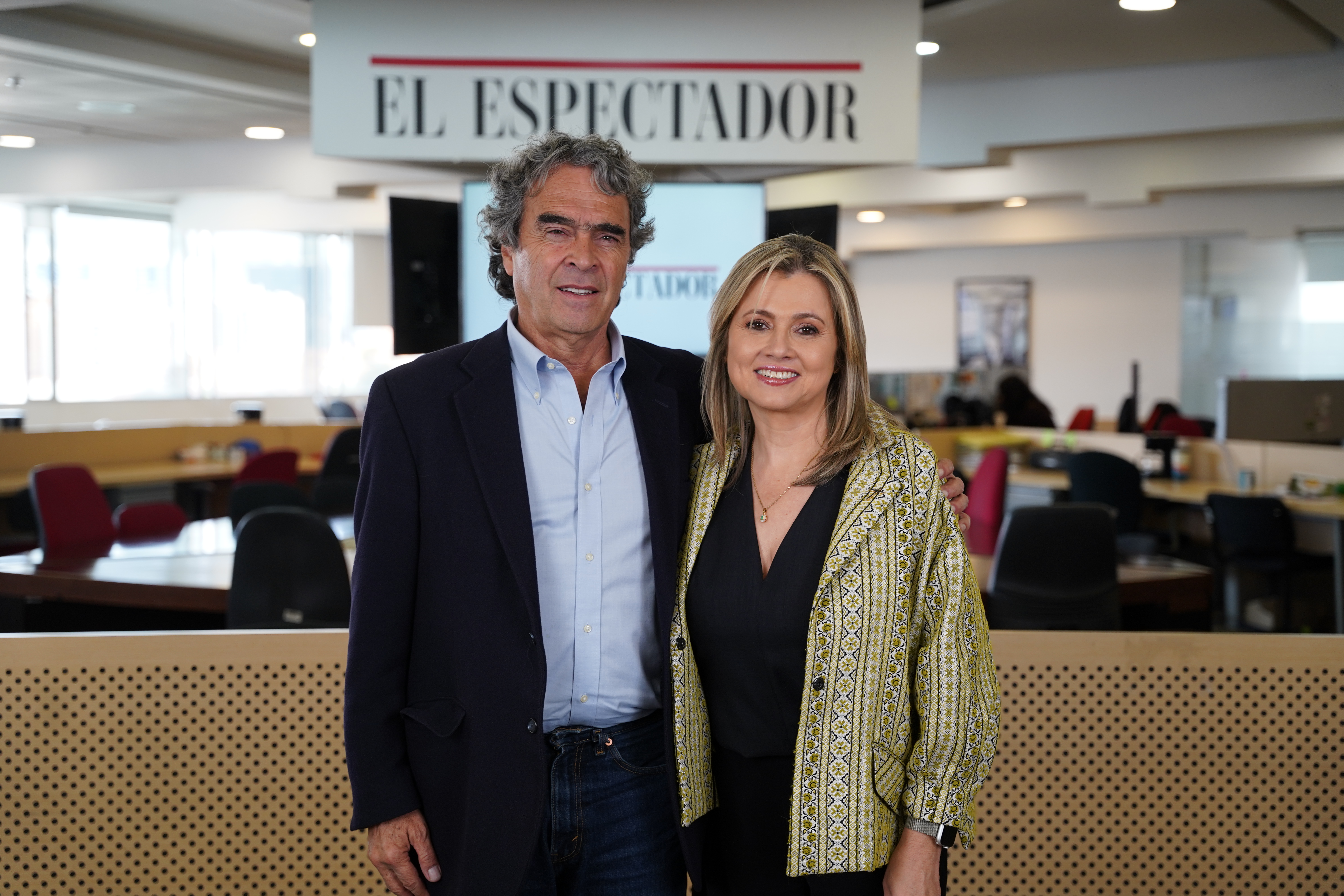 Candidato presidencial en compañía de su fórmula Vicepresidencial Edna Bonilla