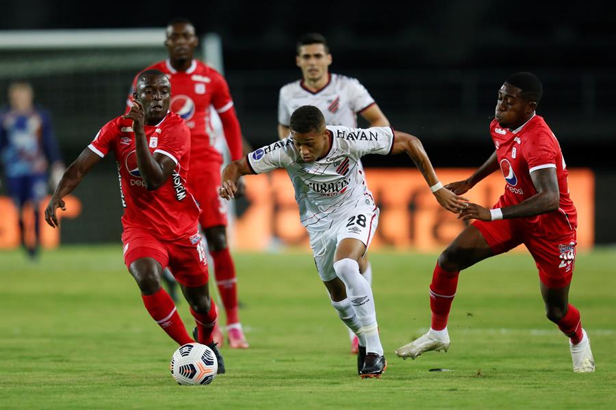 Debut amargo para Juan Carlos Osorio: América perdió con Athletico Paranaense