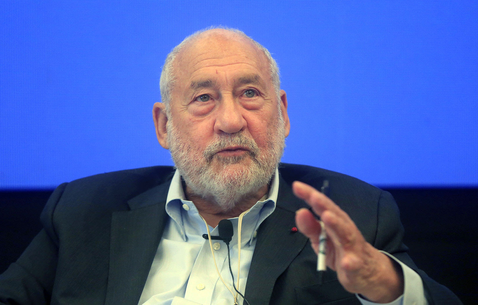 CTG006. CARTAGENA (COLOMBIA), 28/07/2023.- El premio Nobel de economía, el estadounidense Joseph Stiglitz, asiste hoy a la primera Cumbre ministerial para una tributación global incluyente, sostenible y equitativa que se reúne en Cartagena de Indias (Colombia). El estadounidense Joseph Stiglitz, premio Nobel de Economía 2001, aconsejó este viernes a los países del mundo no firmar el Marco Inclusivo de la Organización para la Cooperación y el Desarrollo Económicos (OCDE) "y si ya lo firmaron que no lo ratifiquen". EFE/Ricardo Maldonado Rozo