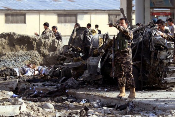 Atentado suicida deja 52 heridos en base militar de la OTAN en Afganistán