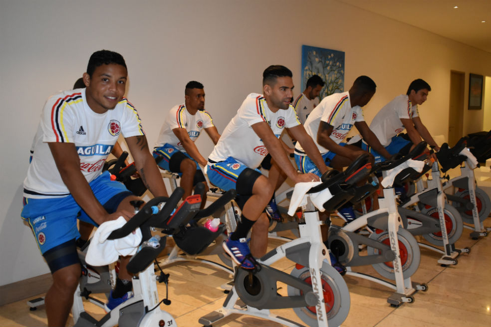 Con 17 jugadores, Colombia inicia la puesta a punto para el partido frente a Paraguay