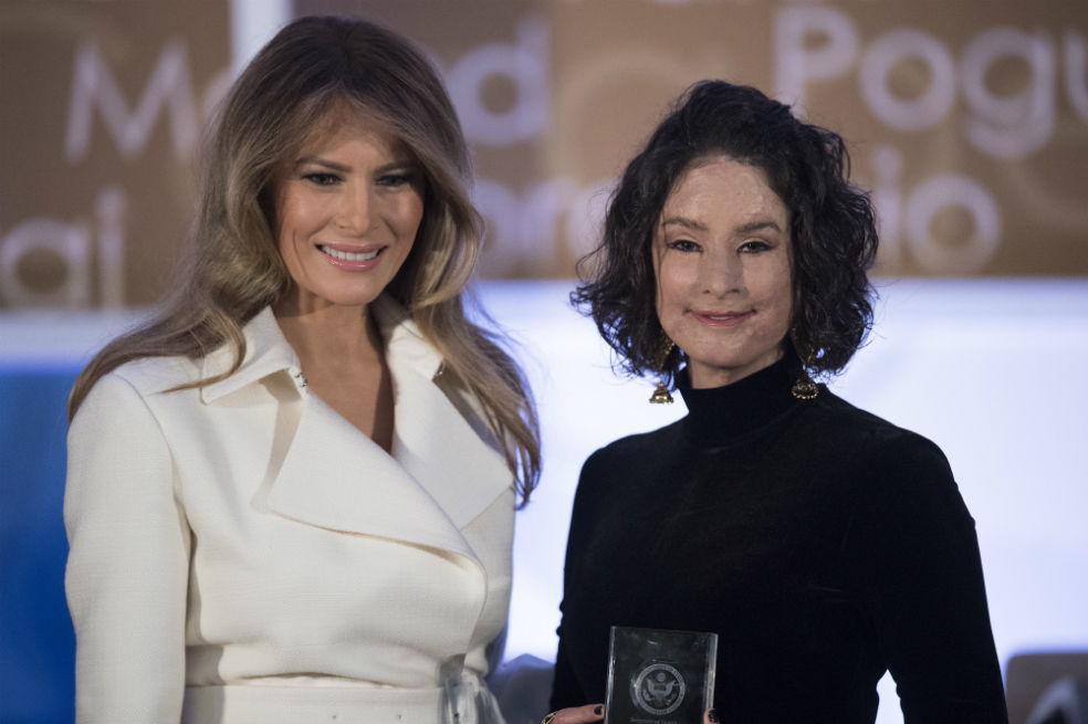 Melania Trump entrega a Natalia Ponce de León el Premio a las Mujeres Coraje