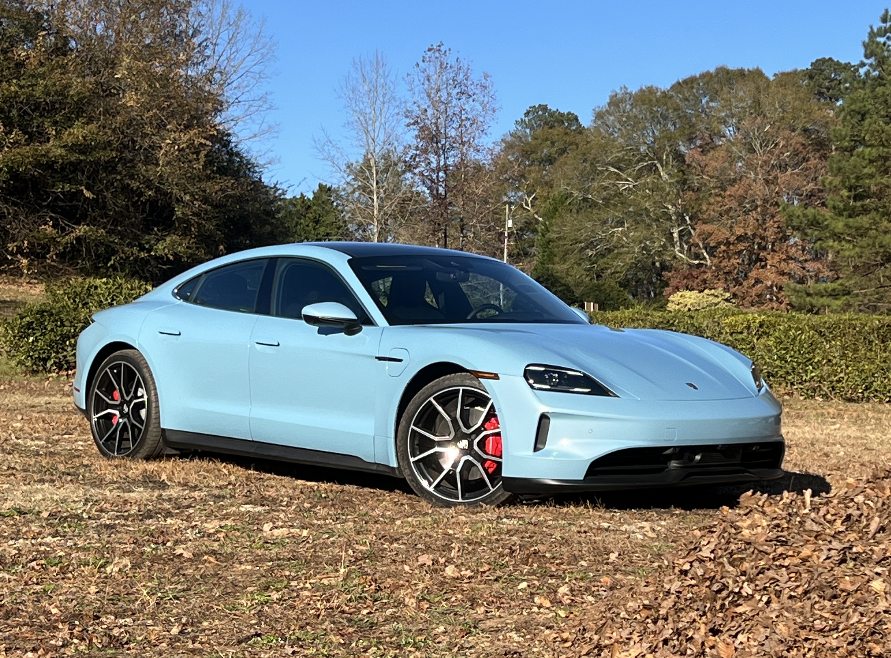 Así es como Porsche mejoró -en todo- a su deportivo eléctrico Taycan