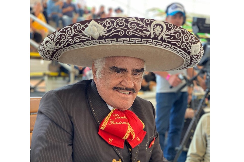 VIDEO: así es la espectacular casa ‘Los tres potrillos’ de Vicente Fernández