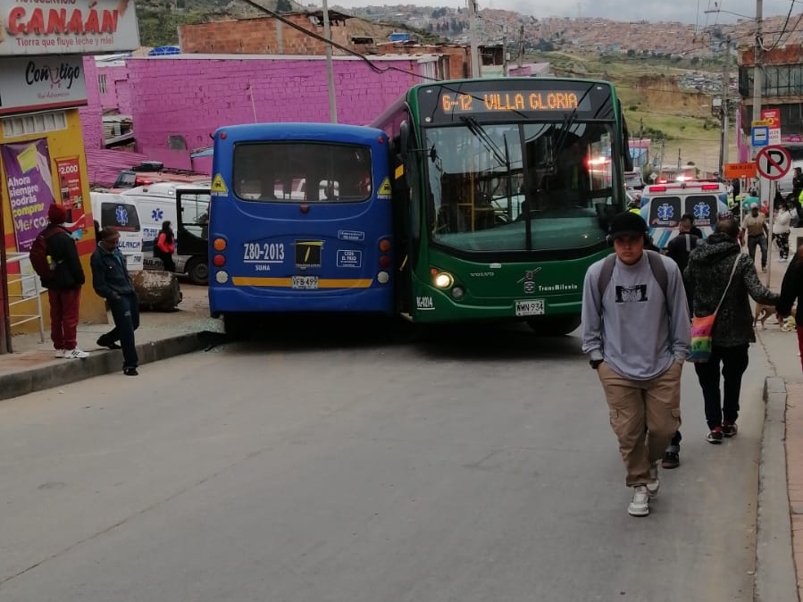 Accidente entre un alimentador y un SITP deja 16 personas lesionadas