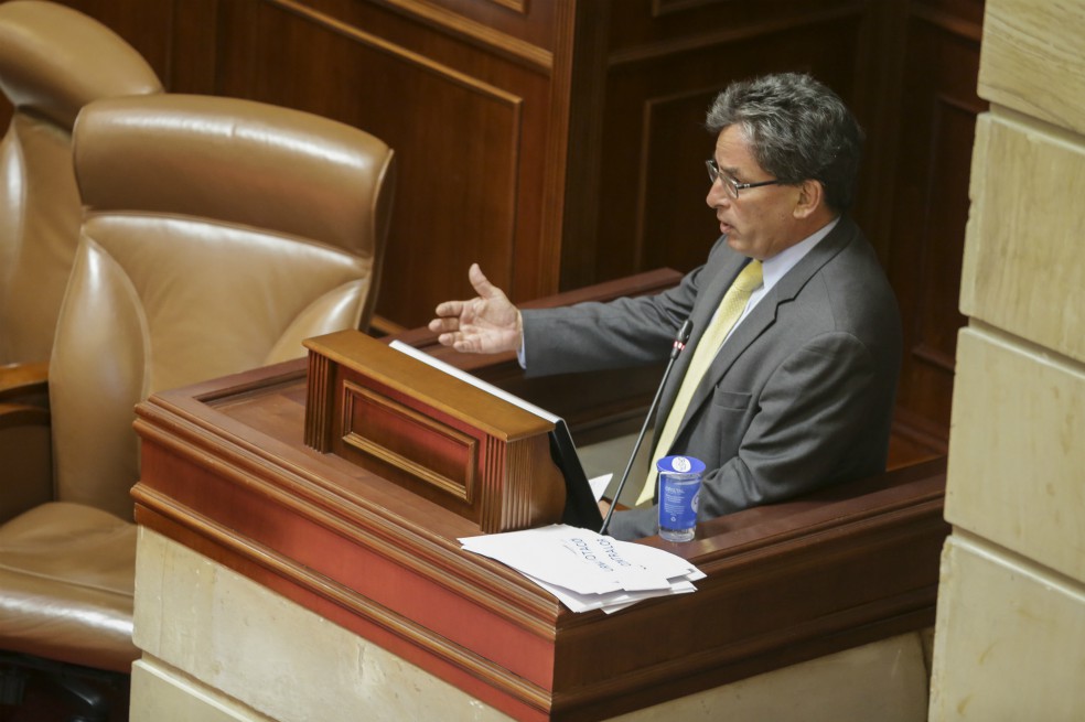 Cámara de Representantes da vía libre a moción de censura contra Carrasquilla