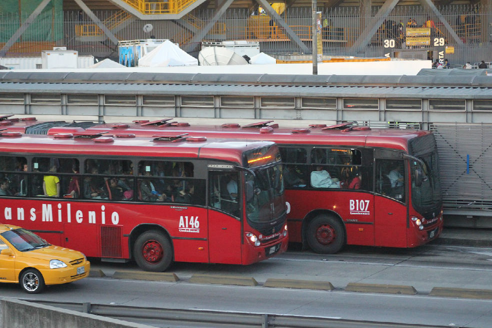 Padre reclama a hombre que manoseó a su hija en Transmilenio