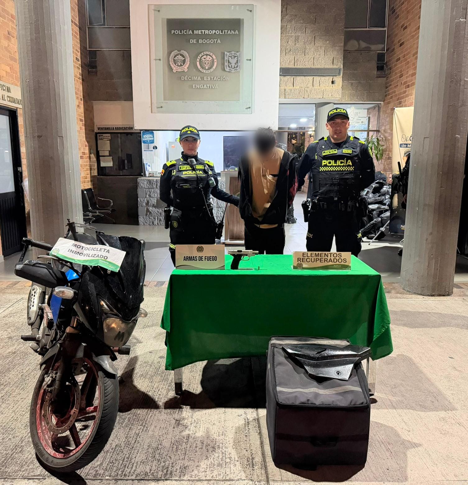 Así usan fachadas de mensajeros para cometer hurtos en barrios residenciales de Bogotá