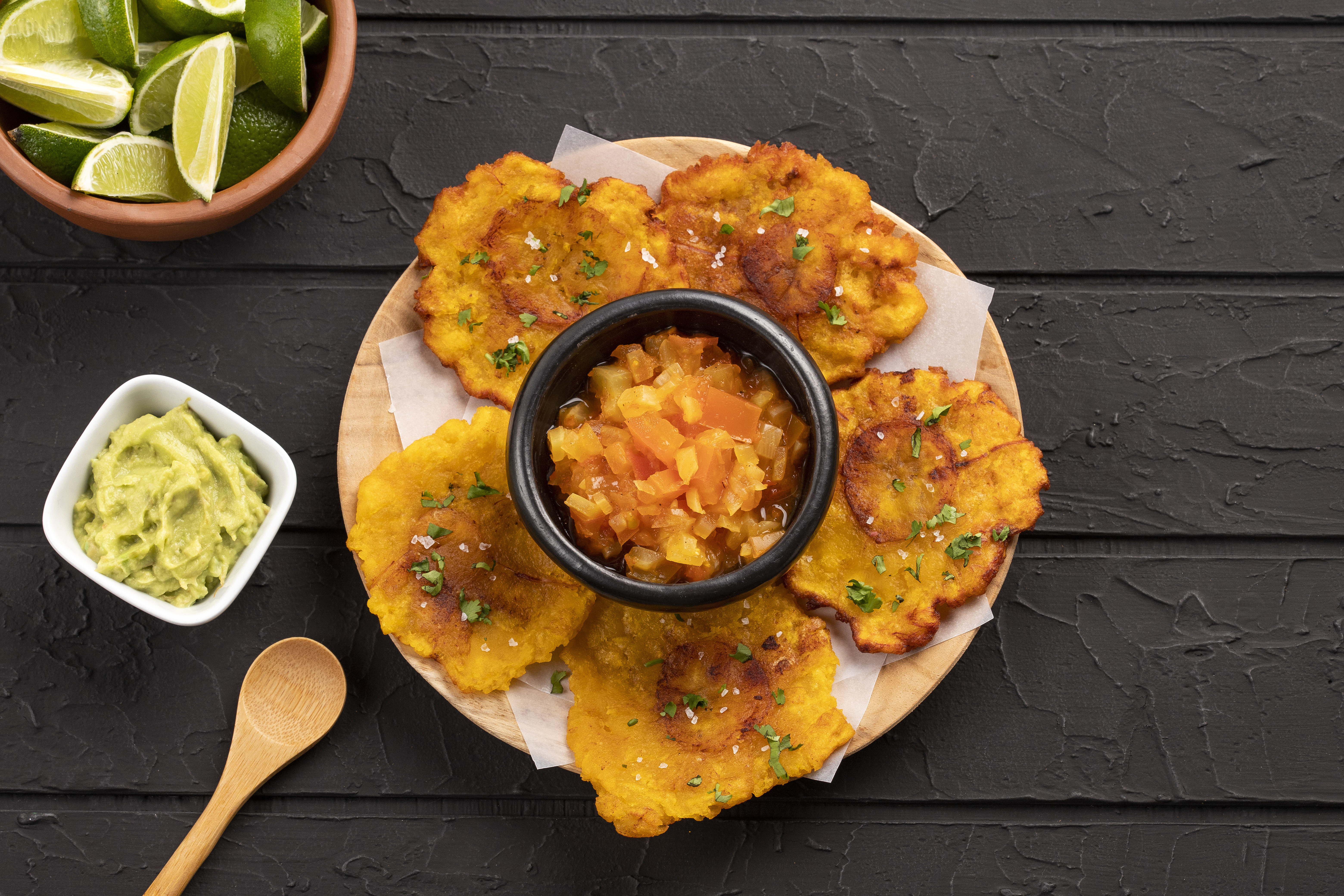 Así se preparan unos exquisitos y crocantes minipataconcitos