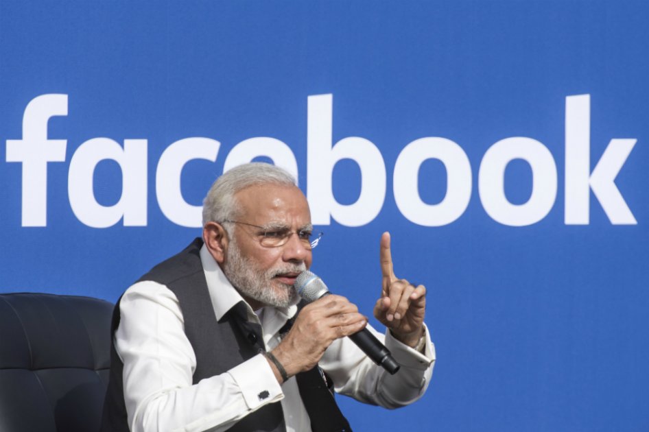 El primer ministro indio, Narendra Modi, durante una visita a las oficinas de Facebook en California. / Bloomberg