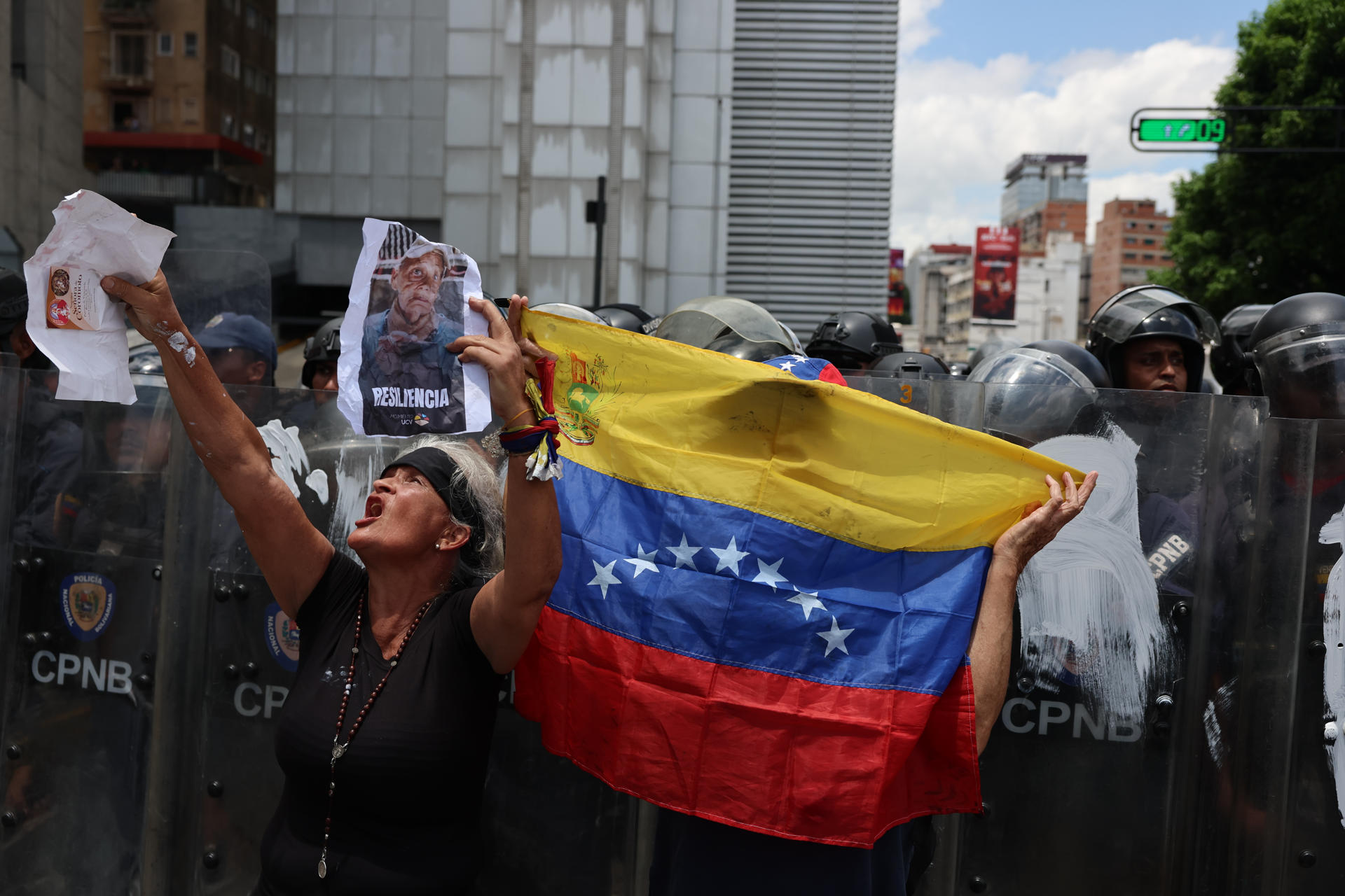 Venezuela anuncia la liberación de 300 presos políticos esta semana