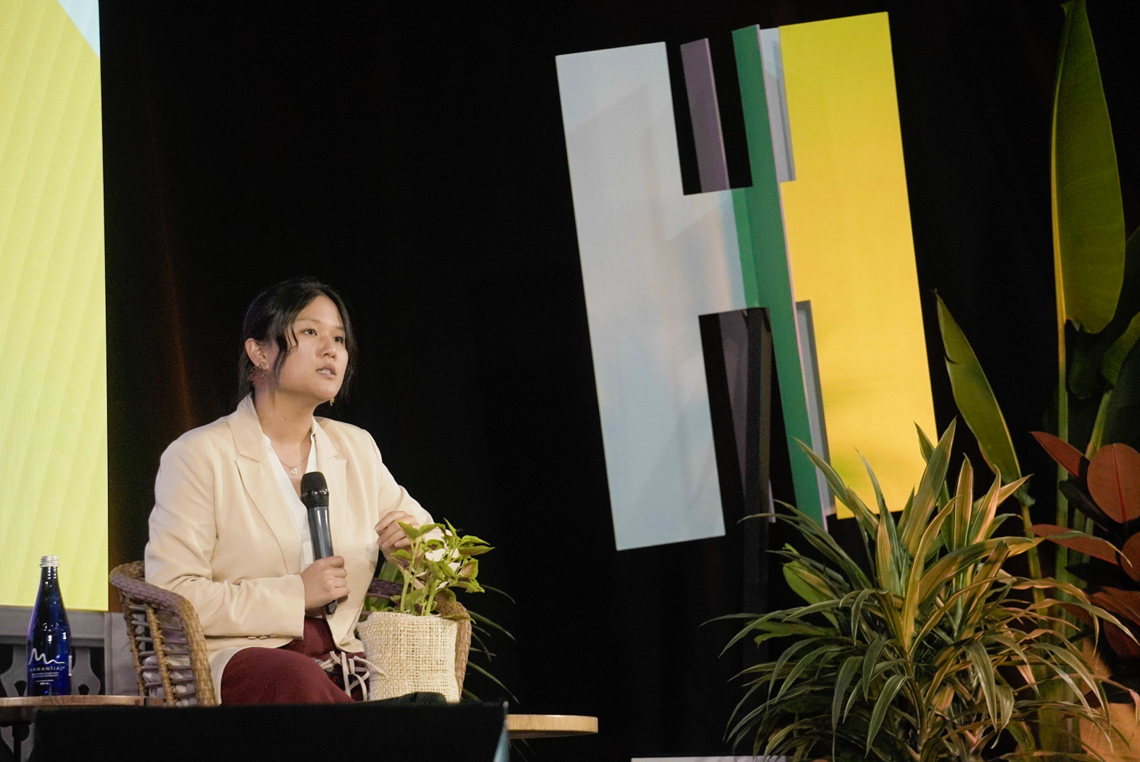 Karen Hao: “Que la IA sea cada vez más poderosa no necesariamente es algo bueno”
