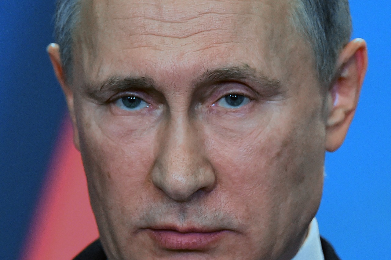 Putin ordena operación militar en el este de Ucrania