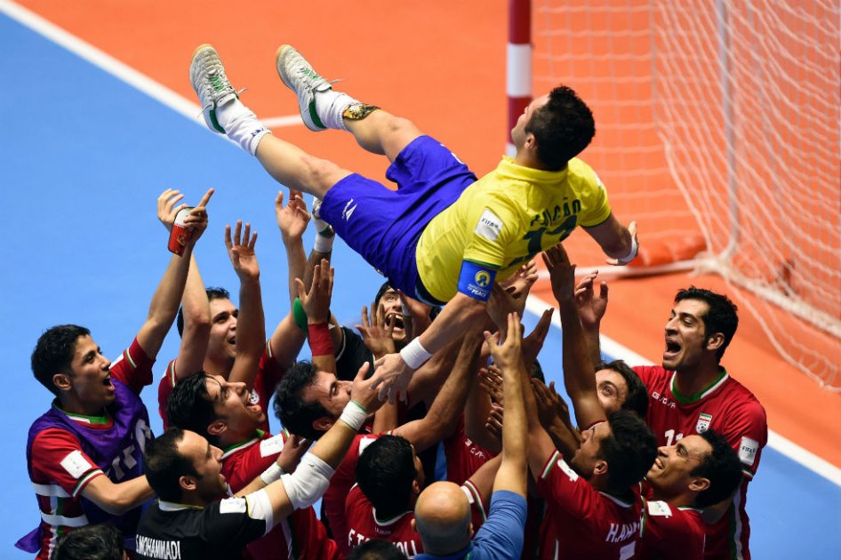 Falcao fue ovacionado por los jugadores de Irán. Foto: AFP