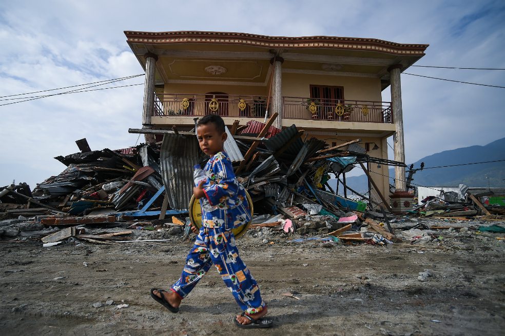 Los niños son los más afectados tras el tsunami en Indonesia