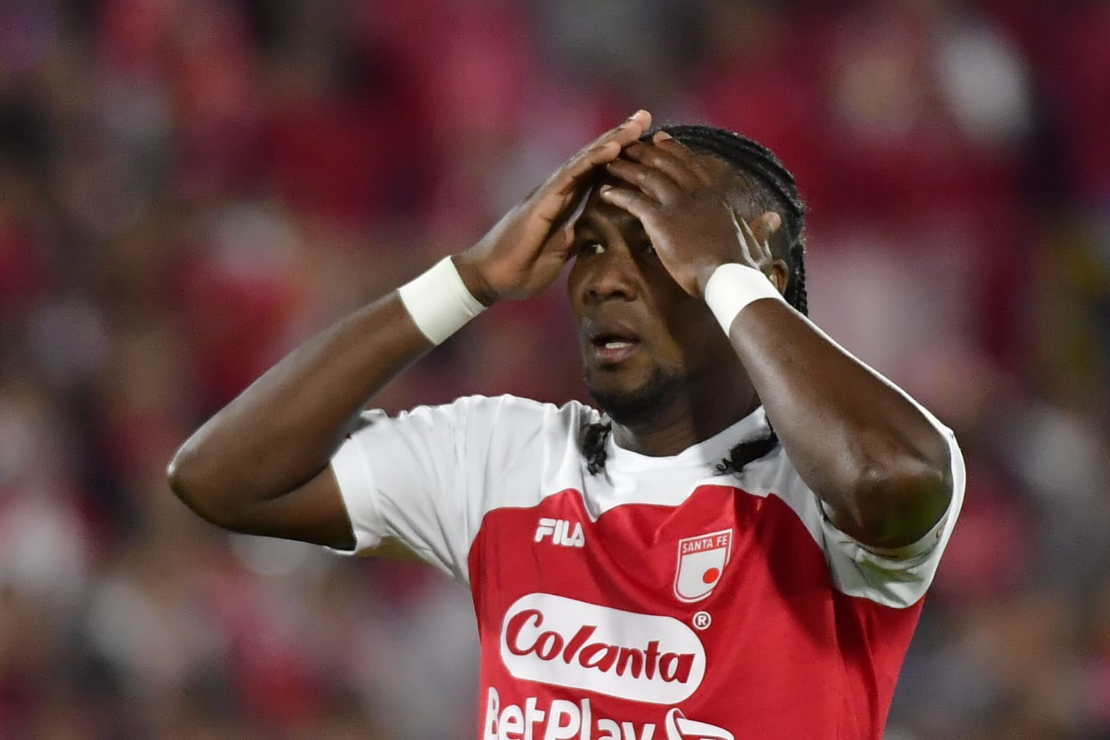Hugo Rodallega tuvo una jornada difícil ante la defensa de Independiente Medellín, una de las más organizadas del país.