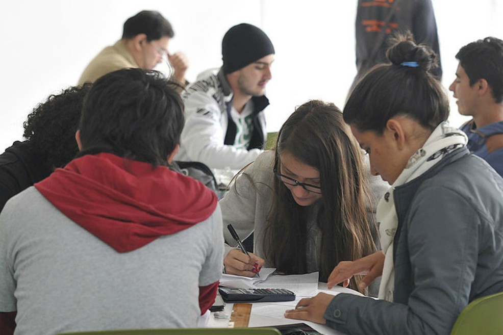 Estudiantes colombianos, premiados en competencia internacional de matemáticas