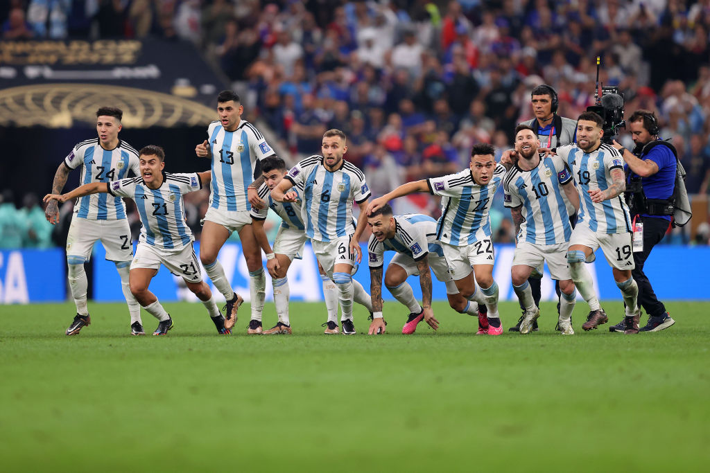 En un reñido partido, Argentina logró coronarse como el nuevo campeón del mundo en Qatar con un marcador de 4-2 venciendo a Francia en penales.