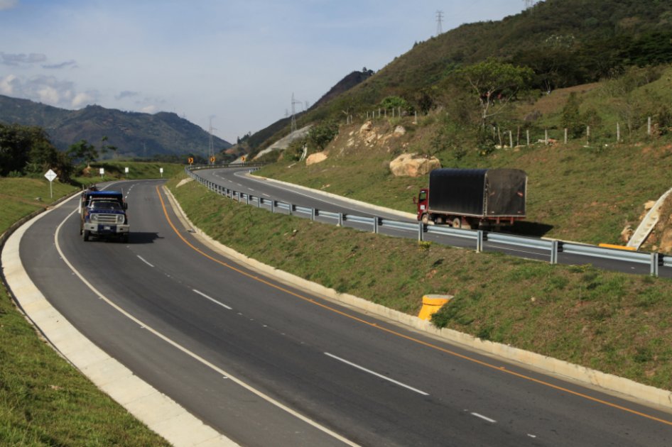 Anuncian plan de obras que intervendrá el 58% de la red vial nacional