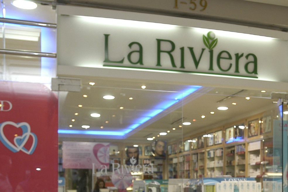 La cadena de perfumerías ha cerrado 42 de 102 almacenes en el país. / Archivo