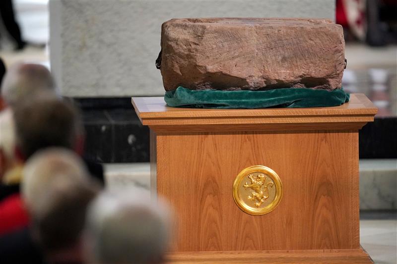 Un hombre fue arrestado en Escocia por romper el vidrio de una exhibición