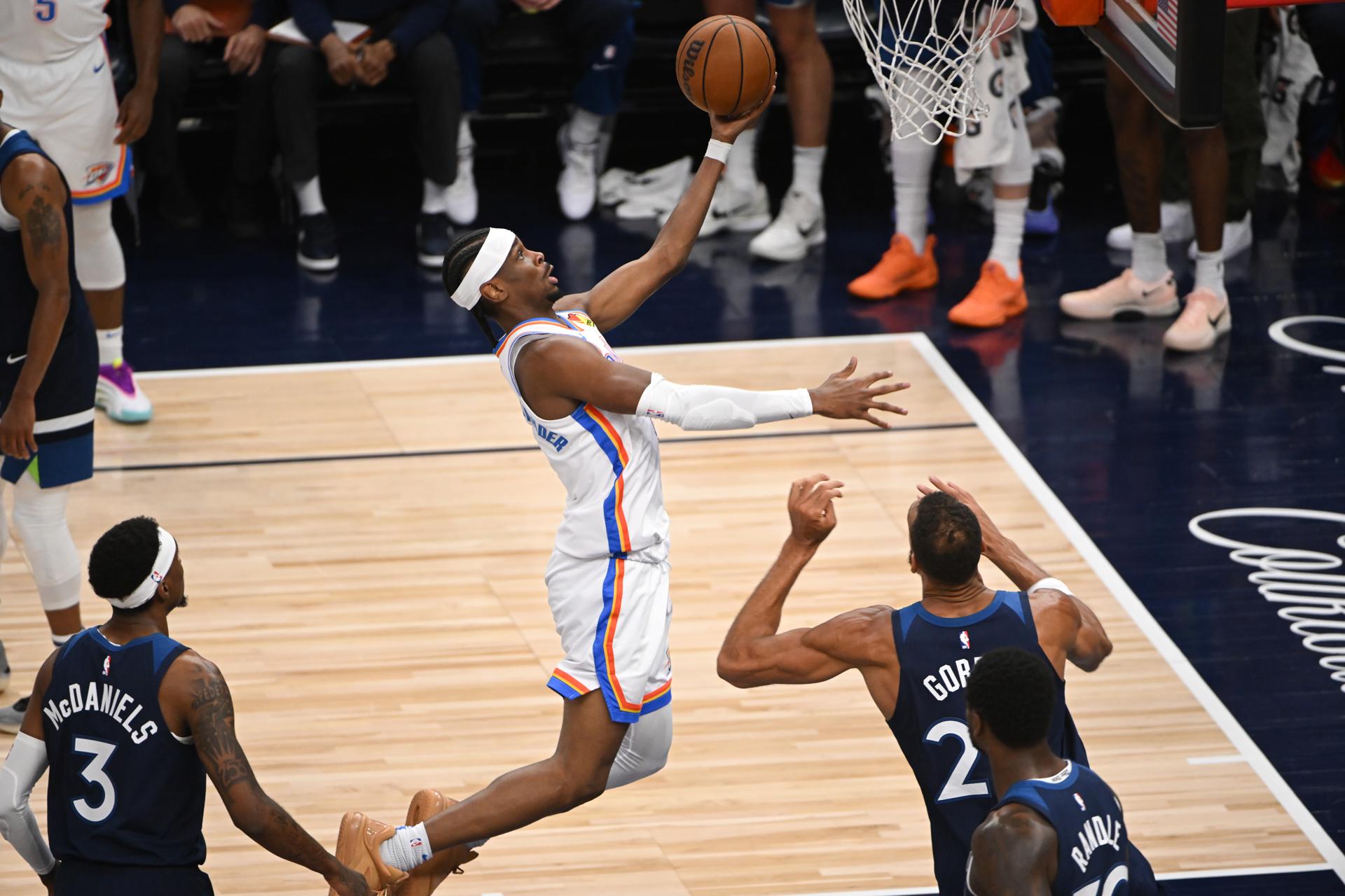 Gilgeous-Alexander brilló con 40 puntos y dejó a Oklahoma a un paso de la final
