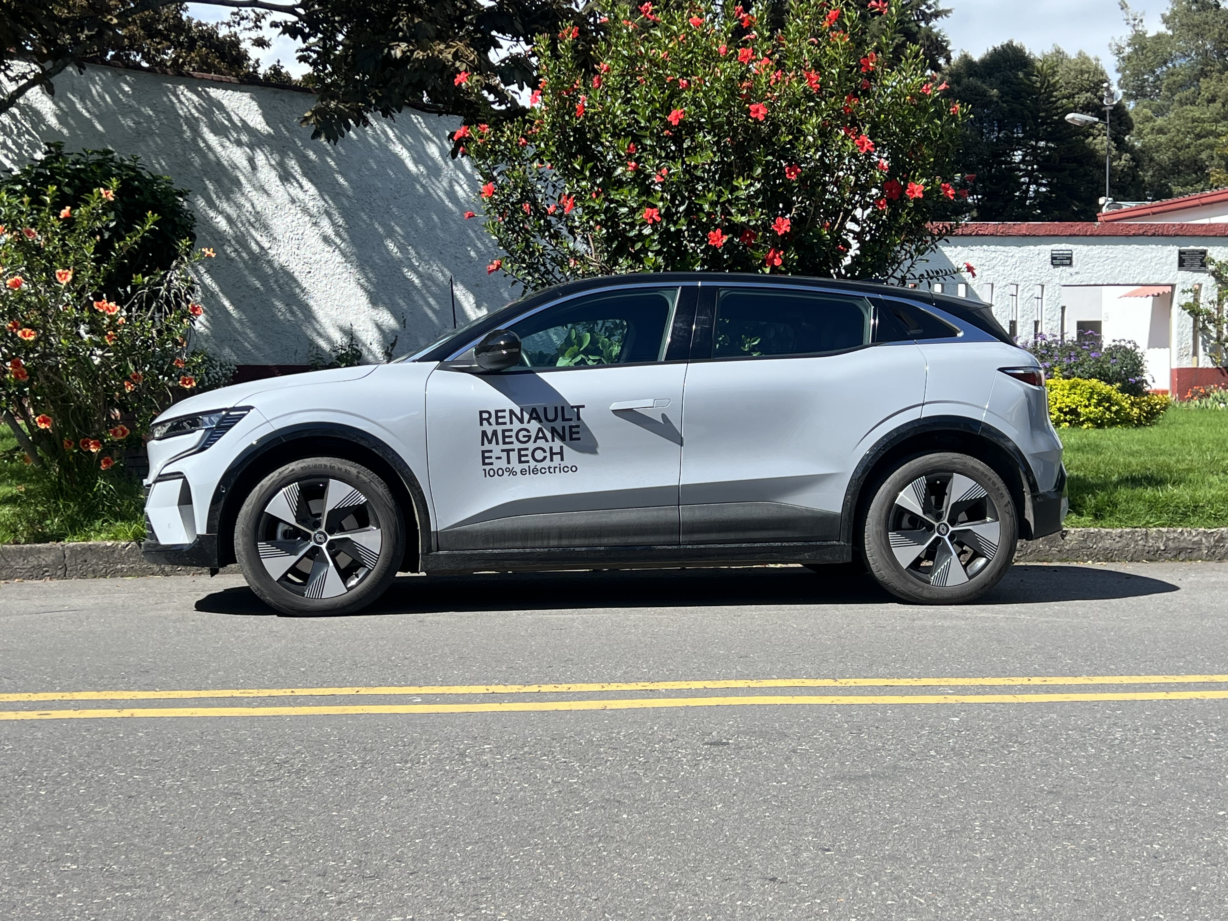 Así es el Renault Megane E-Tech (eléctrico) que llegó a Colombia: ¿lo compraría?
