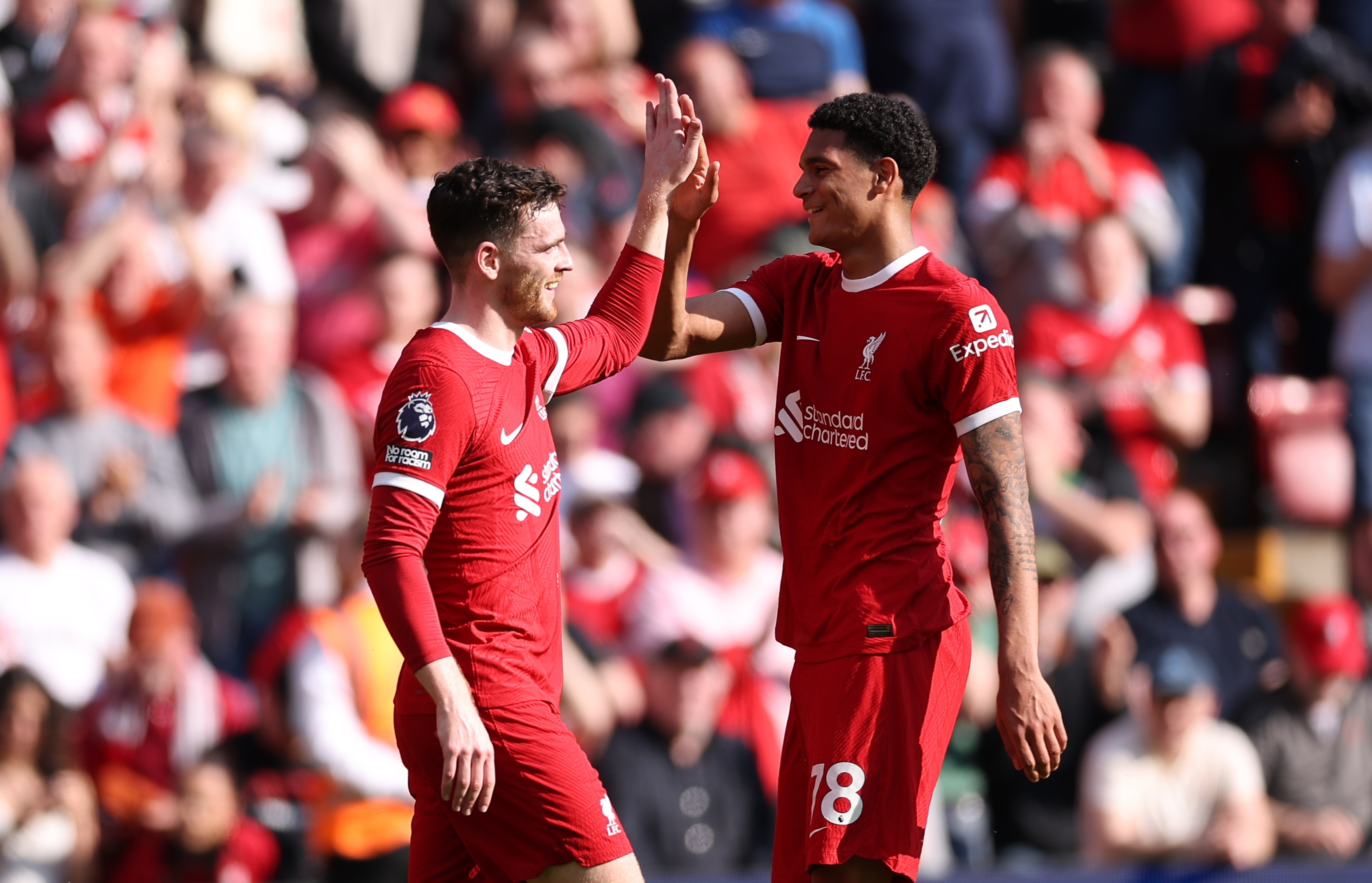Liverpool (United Kingdom), 05/05/2024.- Andrew Robertson of Liverpool (L) celebrates with his teammate Jarell Quansah after scoring the 2-0 goal during the English Premier League soccer match between Liverpool FC and Tottenham Hotspur in Liverpool, Britain, 05 May 2024. (Reino Unido) EFE/EPA/ADAM VAUGHAN EDITORIAL USE ONLY. No use with unauthorized audio, video, data, fixture lists, club/league logos or 'live' services. Online in-match use limited to 120 images, no video emulation. No use in betting, games or single club/league/player publications.