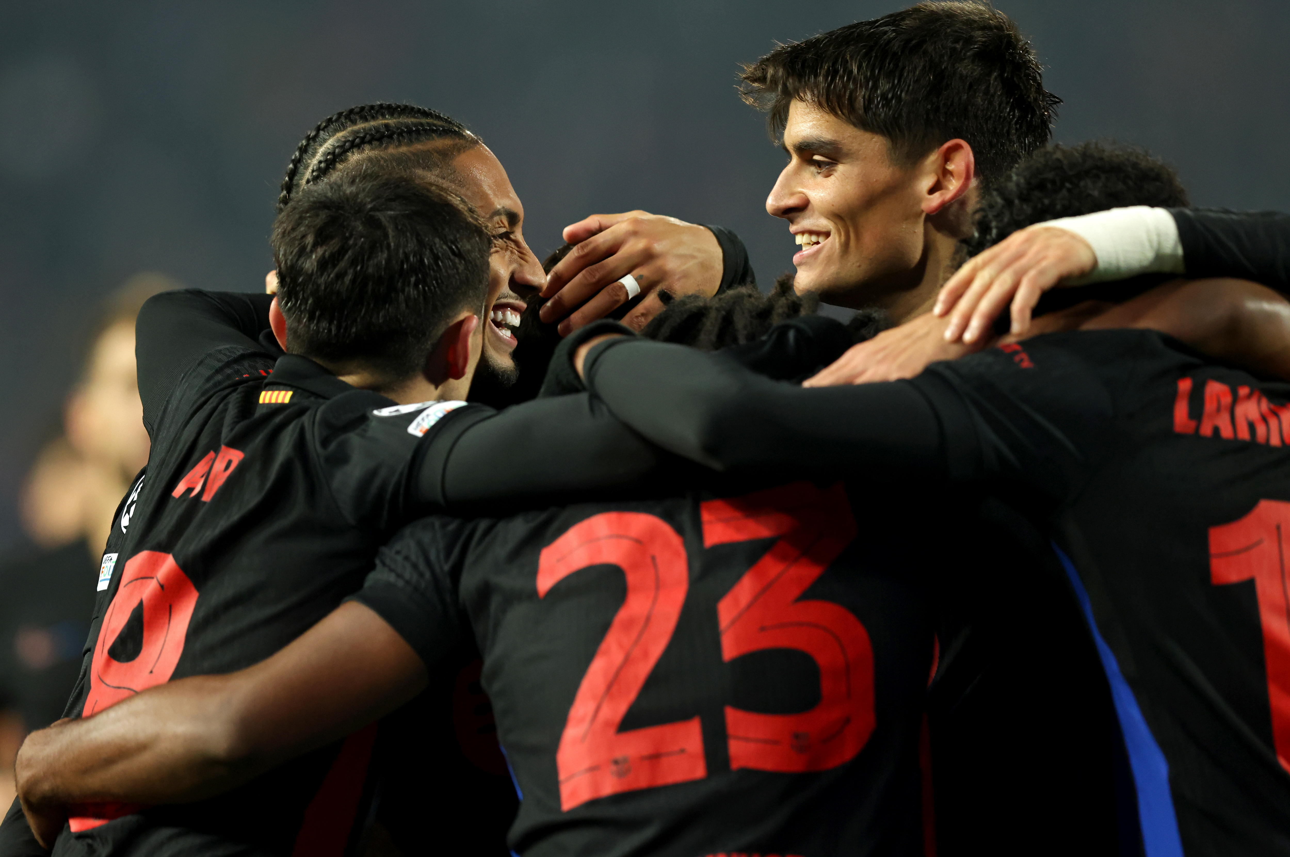 Así quedó la tabla de la Champions League tras las victorias de Barcelona e Inter
