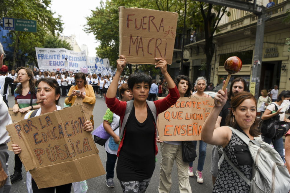 Docentes argentinos desafían a Macri y exigen negociación salarial