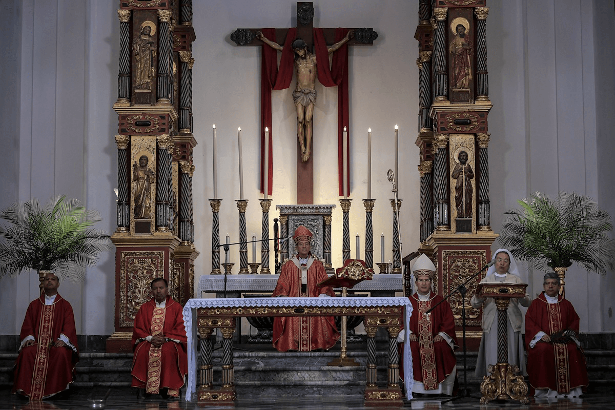 A puerta cerrada y por internet se celebró el domingo de ramos, en Bogotá