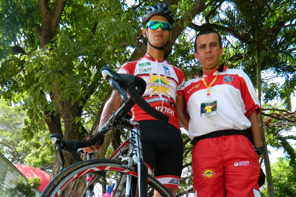 Julián López junto a Ramón Cendoya Gaviria, director del IMER.
