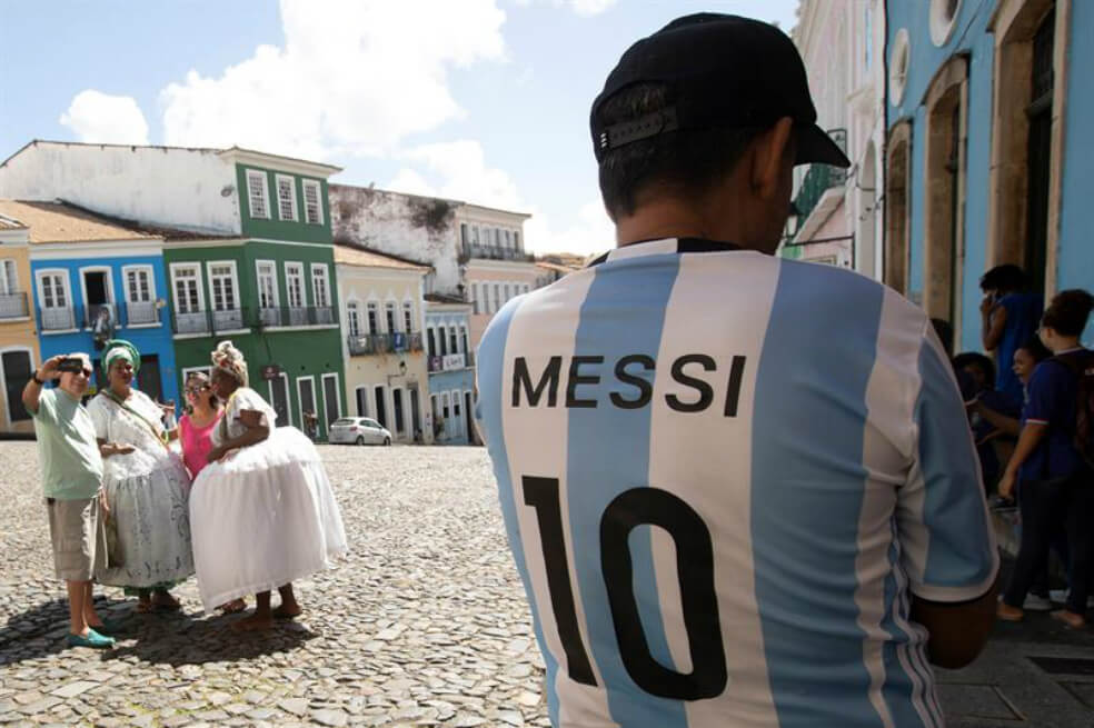 Salvador de Bahía, colmada de hinchas colombianos y argentinos