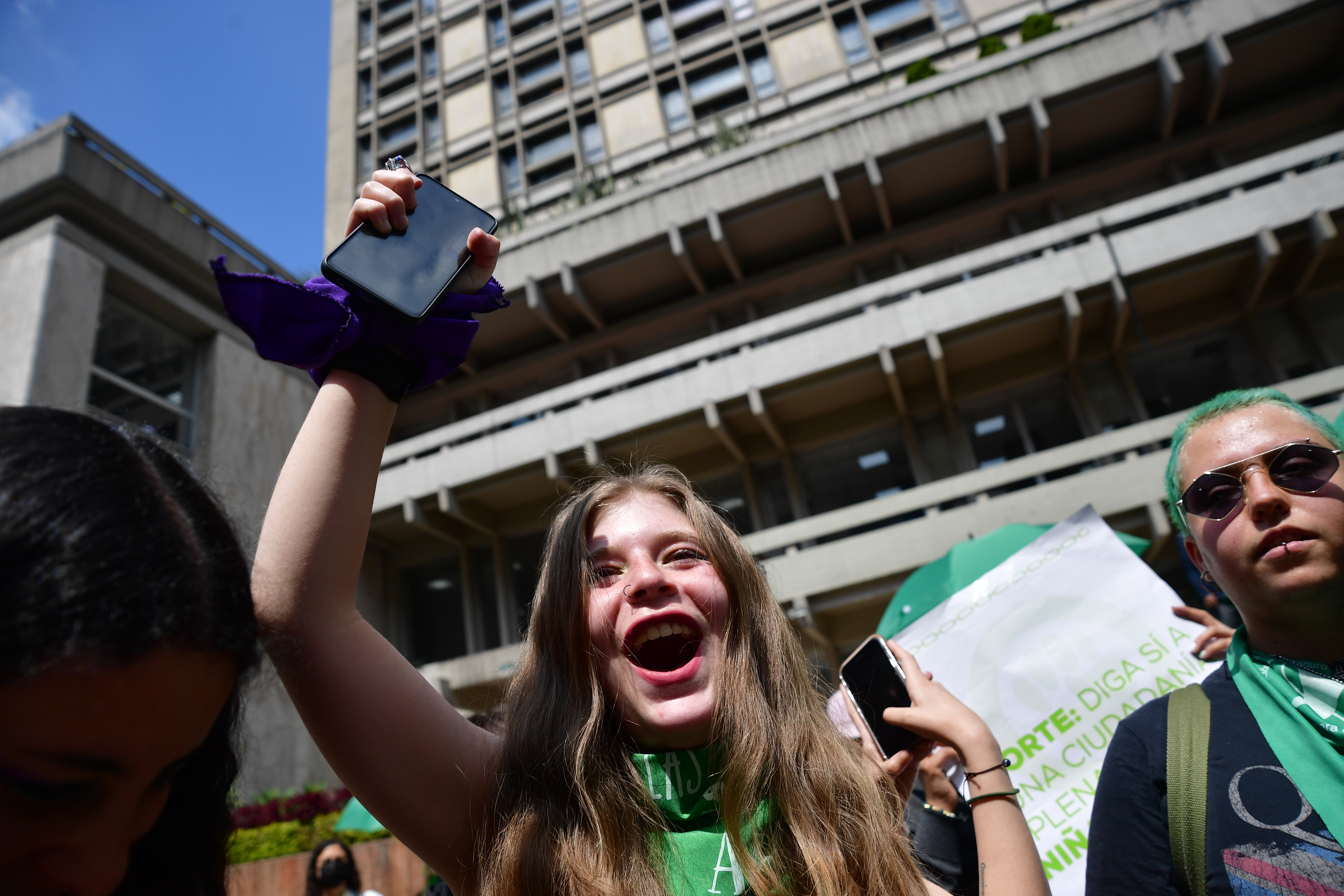 En España 3.386 mujeres viven con una pulsera que geolocaliza a su maltratador