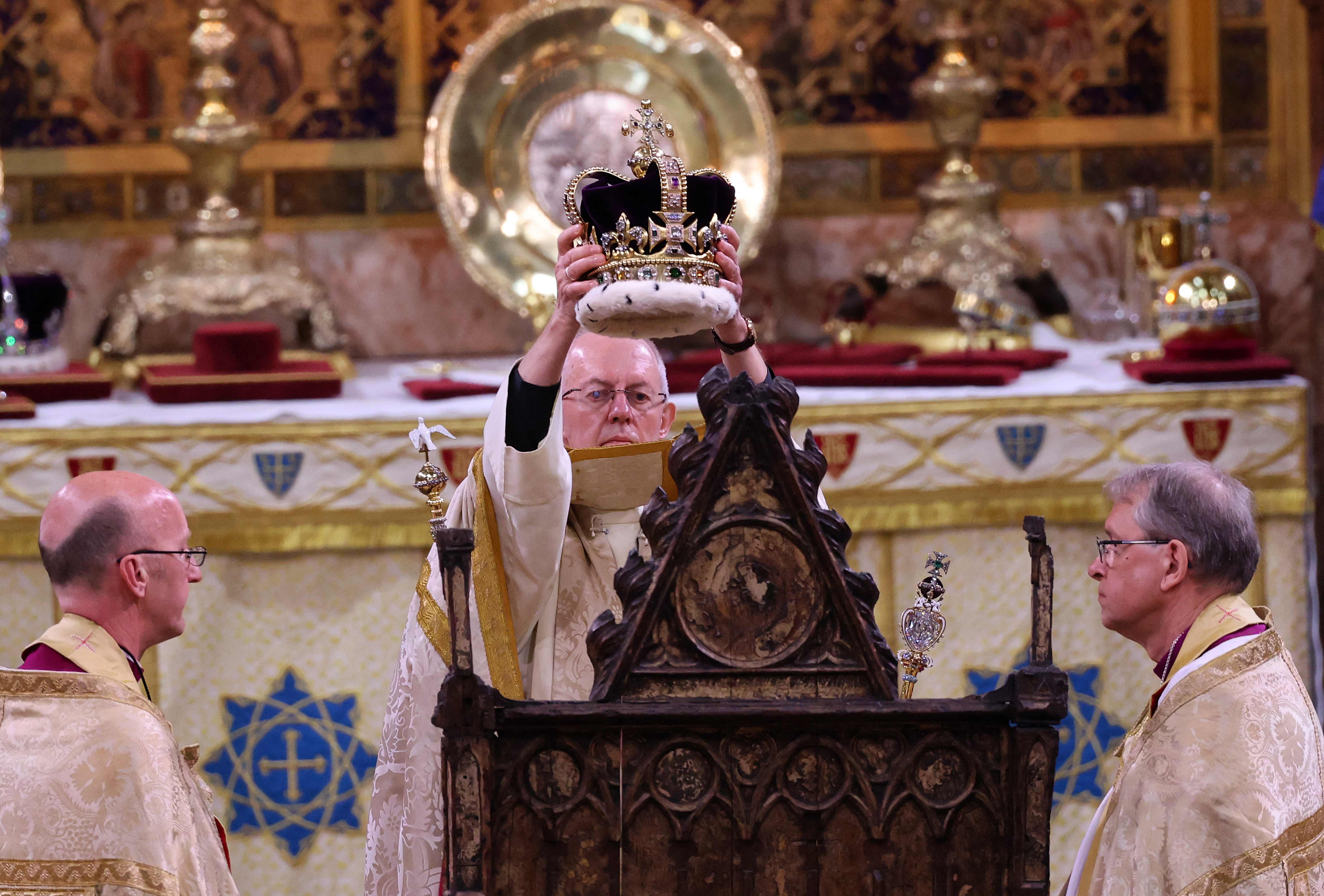 Dimite líder de la Iglesia anglicana por escándalo de encubrimiento de abusos
