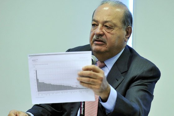 Slim, molesto con el Congreso